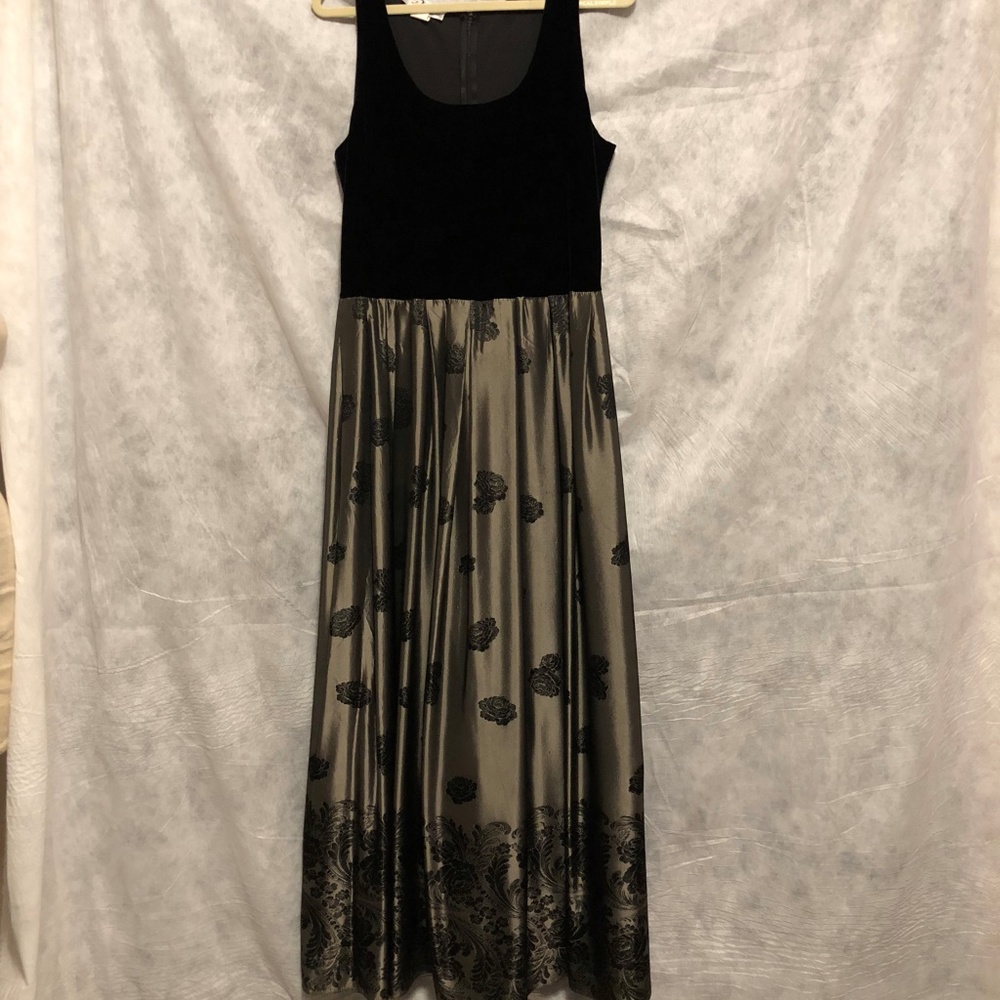 Patra Black Velvet and Taffeta Formal Dress Sz 16